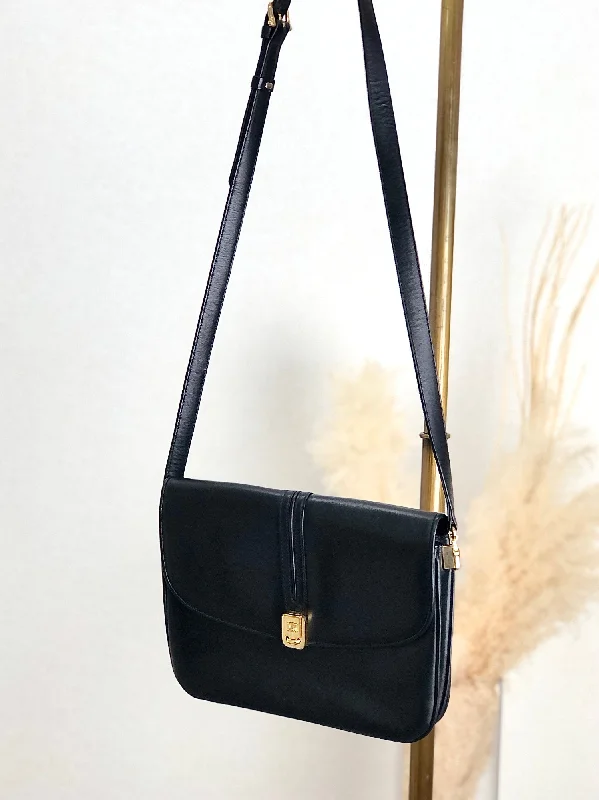 CELINE Blason Shoulder bag Black Vintage ma48i3